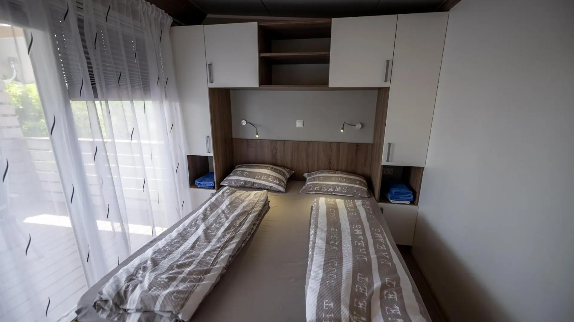Chalet House 4 Mali Nordsee Camp Pakoštane